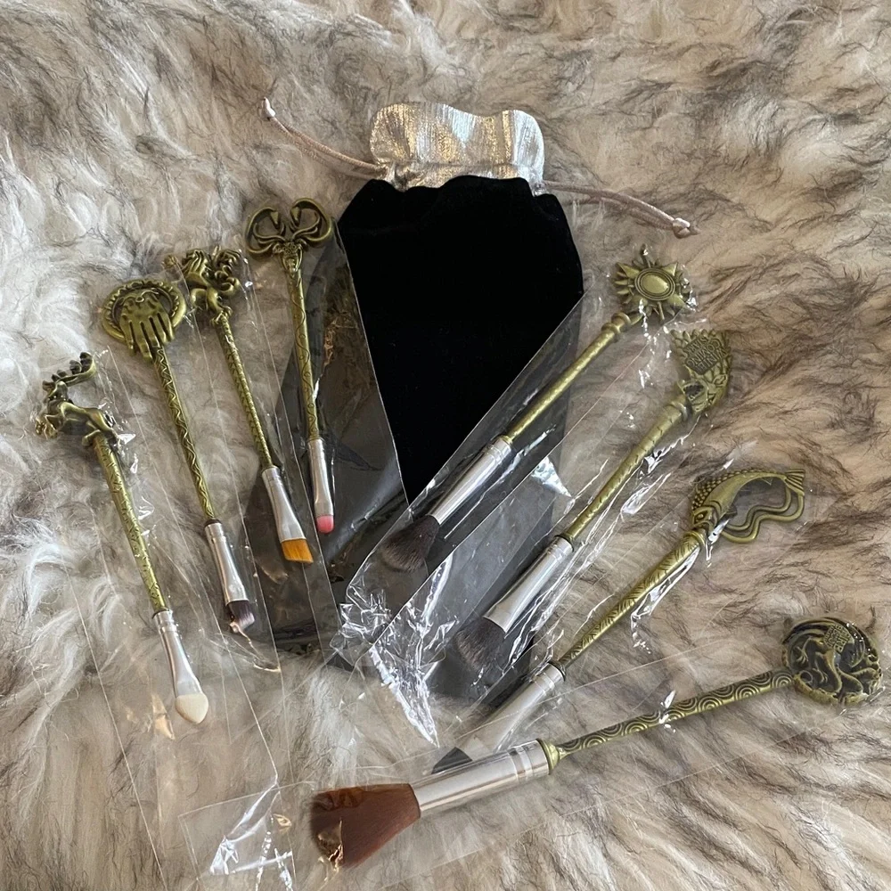 NEW Ornate 8 Makeup Brush Set with Gold Handles